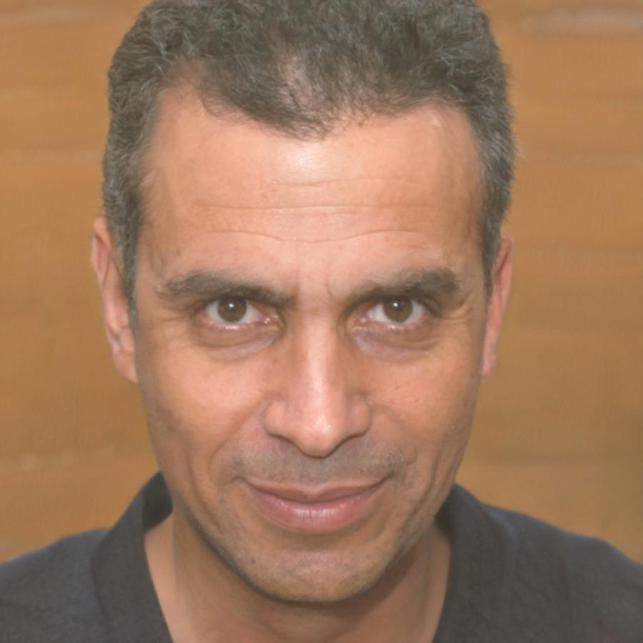 Erfahrener Finanzdozent mit langjähriger Praxis